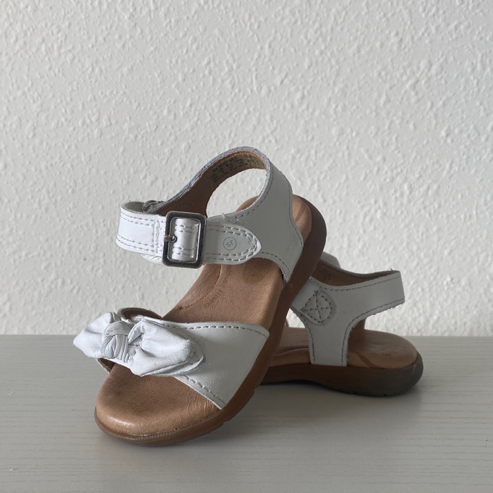 Stride Rite Whitney White Bow Sandals - Size 4W